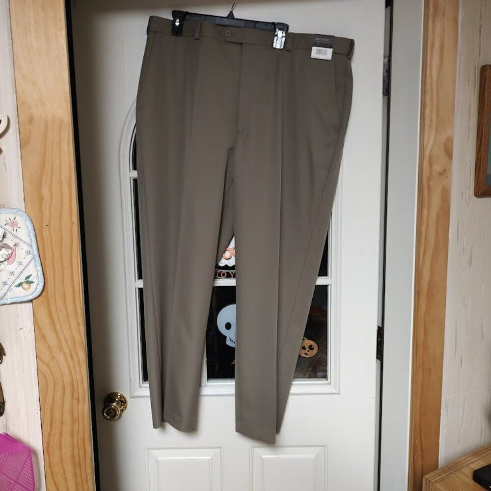 New Architect Classic Fit Taupe Colored Wrinkle Resistant Pants Size Men's 42/29